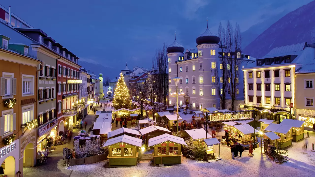 Festliche Stimmung - Adventmarkt Lienz © TVB Osttirol / Profer und Parnter